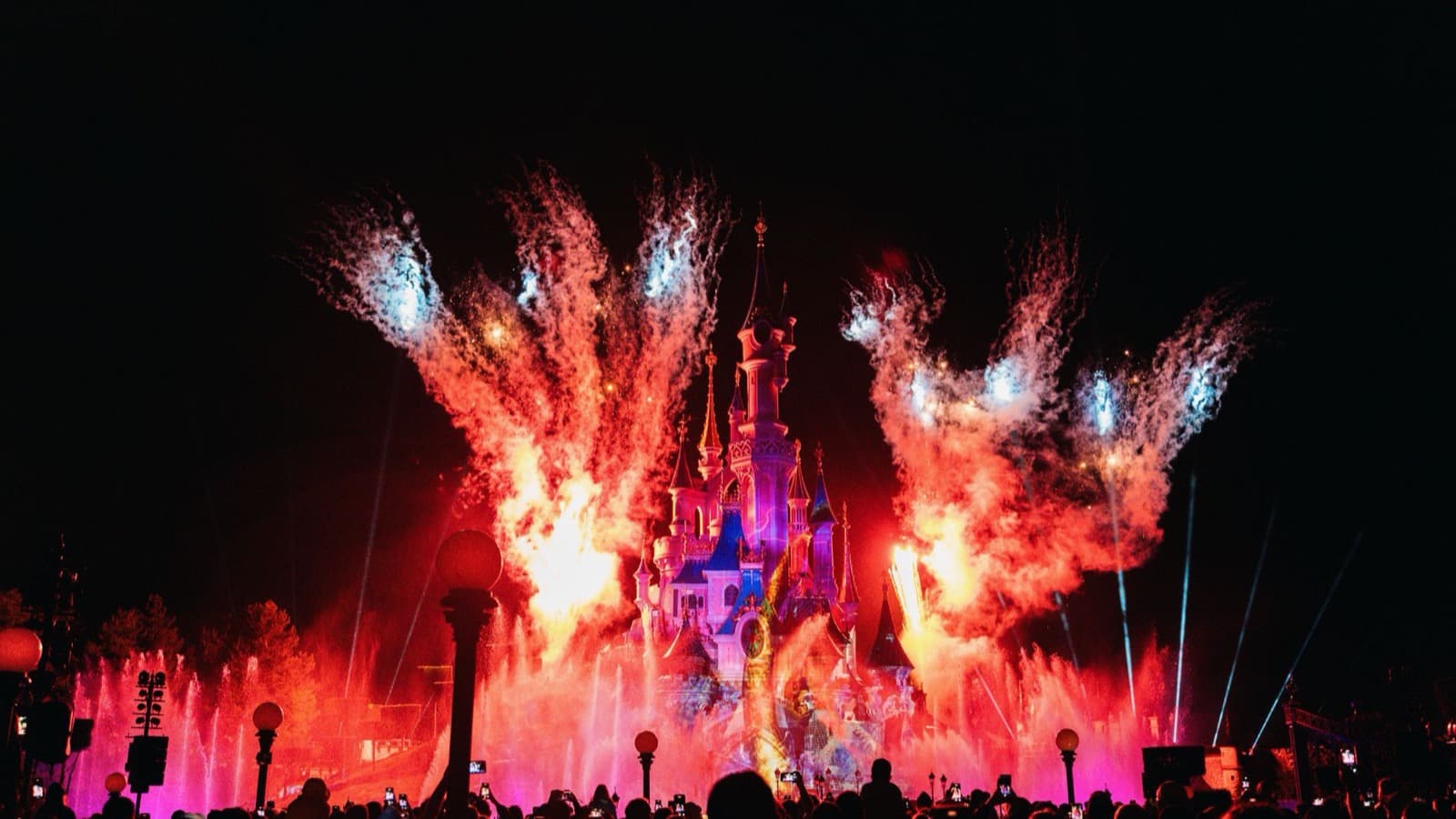 Magia rodzinna w Disneyland Paris: hotel z biletem do parku foto 2
