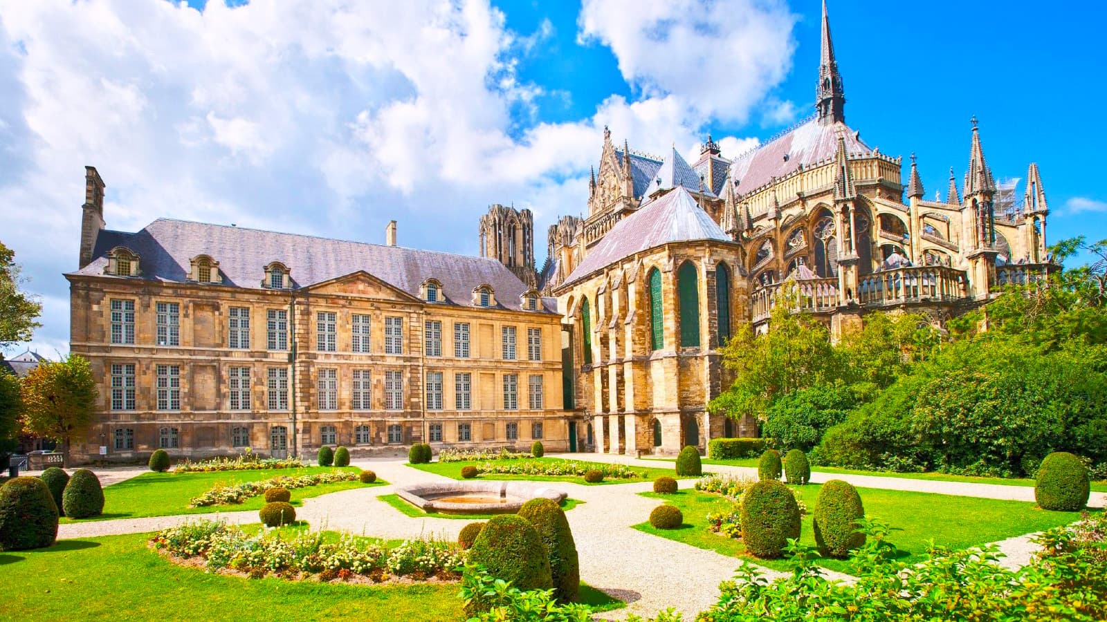 City break Reims | Zejście do kredowej piwnicy Champagne Lamiable i degustacja 3 Grand Cru foto 2